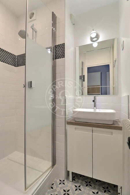 Casa de banho Apartamento mobilado - 86m²  - 3 quartos - Puteaux