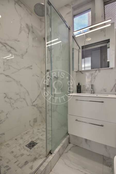 Salle de bain Appartement meublé - 40m²  - 1 chambre - Jules Joffrin - Mairie du 18ème - Paris