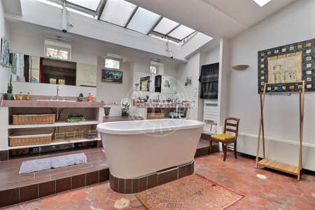 Bathroom Furnished apartment - 189m²  - 3 bedrooms - Latin / Saint-Michel - Paris