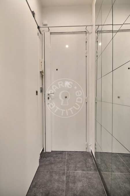 Eingangsbereich Möblierte wohnung - 31m²  - 1 Zimmer - Sacré-Cœur - Paris
