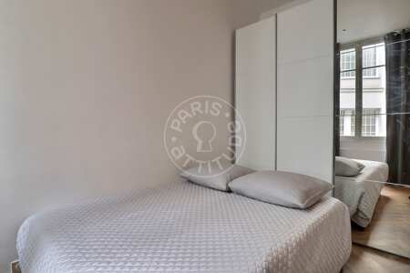 Camera da letto Mansardato arredato - 25m²  - Montorgueil - Parigi