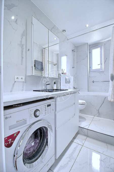Bathroom Furnished apartment - 50m²  - 2 bedrooms - Place d'Italie - Paris
