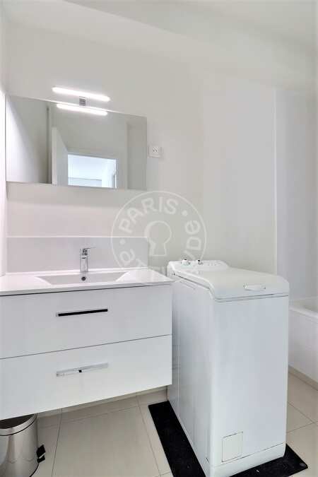 Casa de banho Quitinete mobilado - 26m²  - Sacré-Cœur - Paris