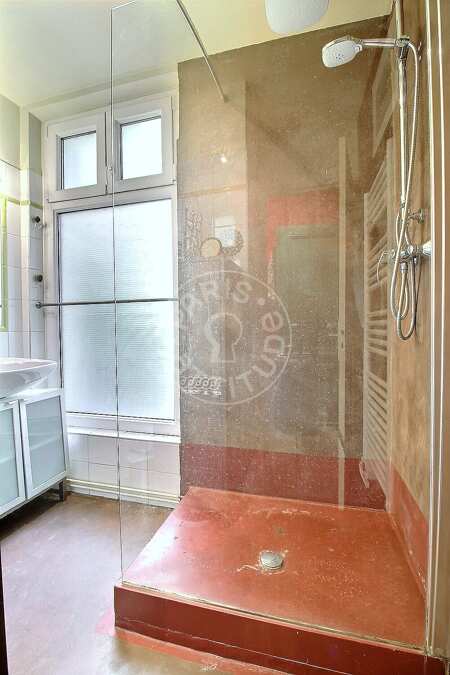 Salle de bain Appartement meublé - 40m²  - 1 chambre - Montmartre / Place des Abbesses - Paris