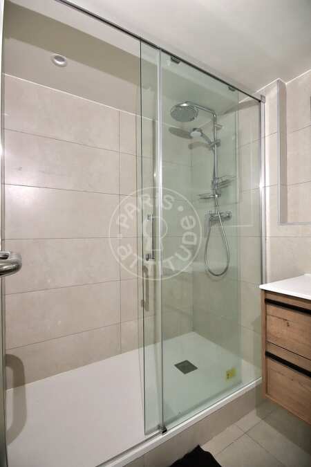 Badezimmer Möblierte wohnung - 75m²  - 2 Zimmer - Puteaux