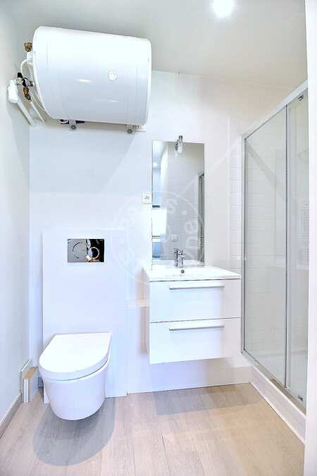 Casa de banho Apartamento mobilado - 17m²  - 1 quarto - Alma-Marceau - Paris