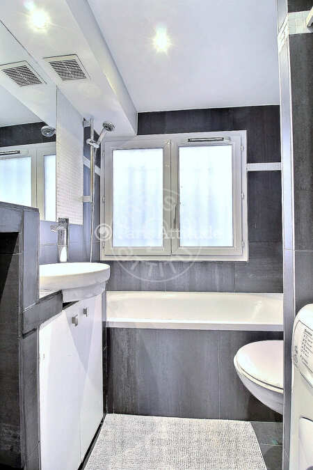 Casa de banho Quitinete mobilado - 29m²  - Madeleine - Paris