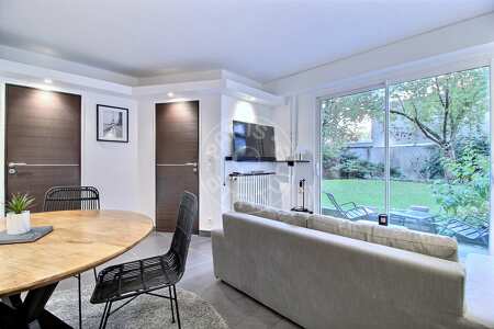 Salon Appartement meublé - 45m²  - 2 chambres - Commerce - Paris
