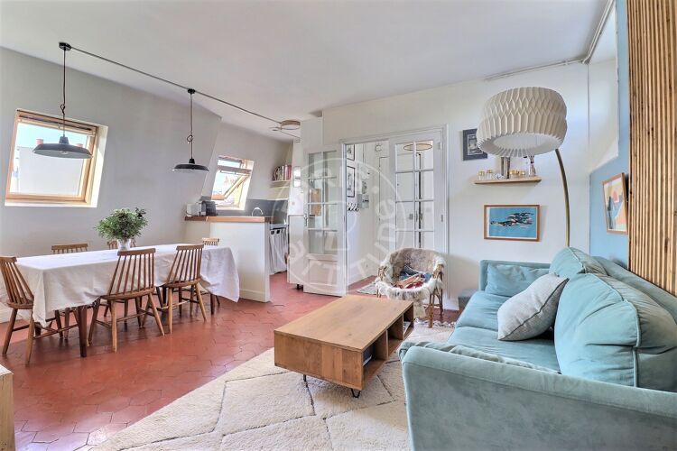Living room - Furnished 2 bedrooms - Paris 75009 - 14911