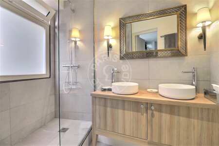 Bathroom Furnished apartment - 84m²  - 2 bedrooms - Invalides - Paris