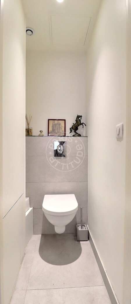 Toilet Furnished apartment - 84m²  - 2 bedrooms - Invalides - Paris