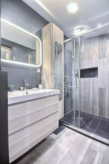 Bathroom Furnished duplex - 43m²  - 1 bedroom - Wagram - Paris