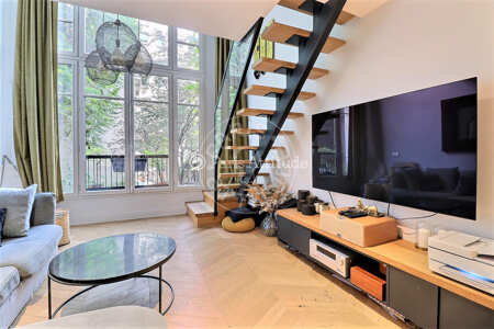 Salon Appartement meublé - 68m²  - 2 chambres - Montmartre / Place des Abbesses - Paris
