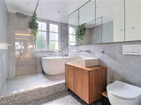Salle de bain Appartement meublé - 68m²  - 2 chambres - Montmartre / Place des Abbesses - Paris
