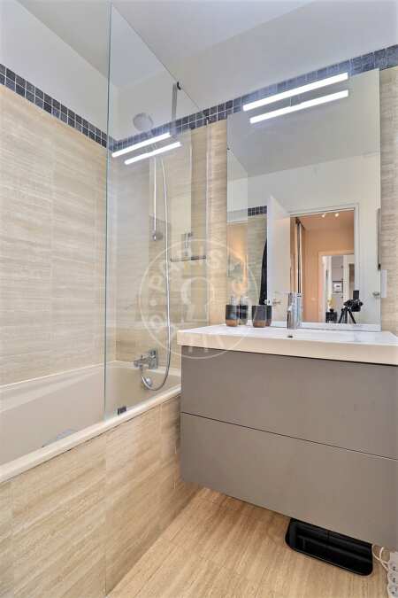 Bathroom Furnished apartment - 98m²  - 2 bedrooms - Centre George Pompidou - Paris