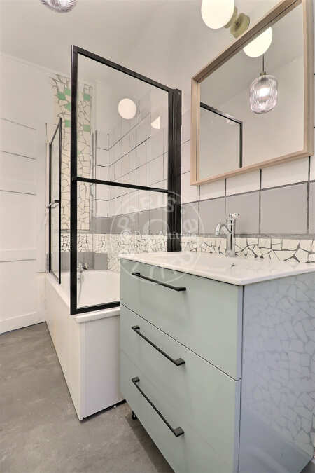 Casa de banho Quitinete mobilado - 32m²  - Buttes-Chaumont - Paris