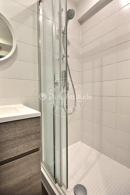 Casa de banho Apartamento mobilado - 52m² - 2 quartos - Montmartre / Place des Abbesses - Paris