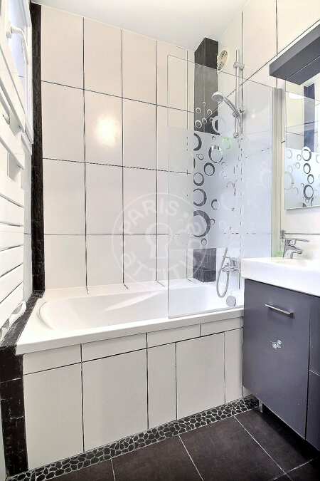 Salle de bain Appartement meublé - 75m²  - 2 chambres - Parc André Citroën - Paris