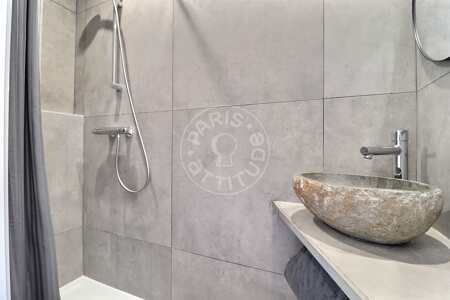 Bathroom Furnished apartment - 32m²  - 1 bedroom - Ecole Militaire / Unesco / Duroc - Paris
