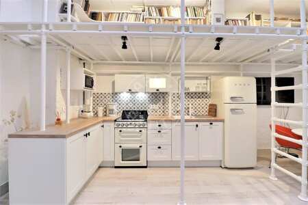 Cuisine Studio alcove meublé - 50m²  - Montmartre / Place des Abbesses - Paris