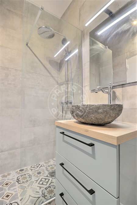 Salle de bain Studio alcove meublé - 50m²  - Montmartre / Place des Abbesses - Paris
