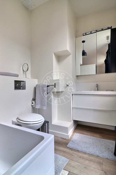 Bathroom Furnished apartment - 170m²  - 5 bedrooms and more - Centre George Pompidou - Paris