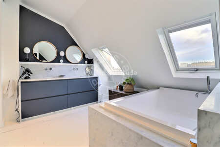 Salle de bain Duplex meublé - 170m²  - 2 chambres - Saint-Paul - Paris