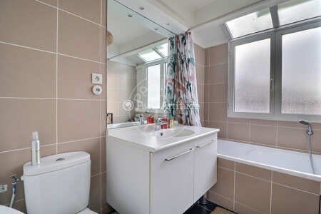 Casa de banho Quitinete mobilado - 29m² - Crimée - Paris