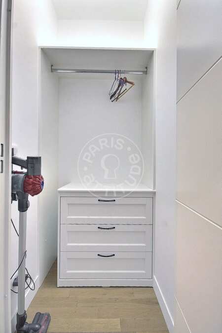 Dressing room Furnished apartment - 44m²  - 1 bedroom - Issy-les-Moulineaux