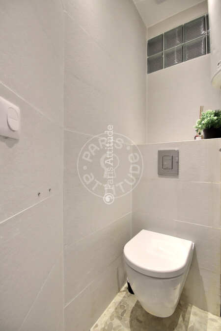 Toilet Furnished apartment - 45m²  - 1 bedroom - Jules Joffrin - Mairie du 18ème - Paris