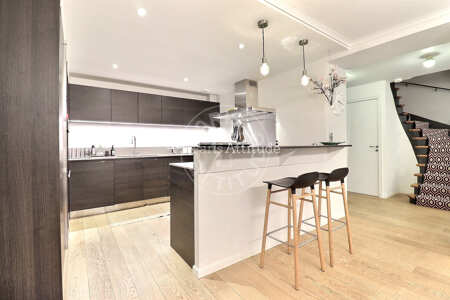 Kitchen Furnished house - 300m²  - 5 bedrooms and more - Neuilly-sur-Seine