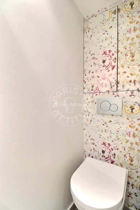 Toilet Furnished house - 300m²  - 5 bedrooms and more - Neuilly-sur-Seine