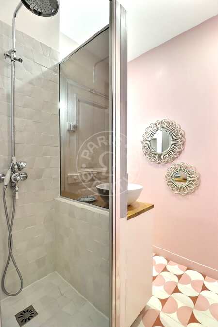 Casa de banho Apartamento mobilado - 51m²  - 2 quartos - Notre-Dame de Lorette - Paris