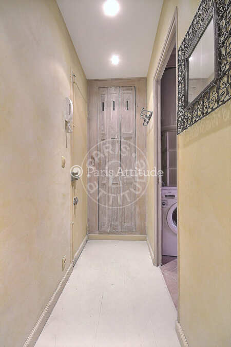 Entrée Studio meublé - 27m²  - Montmartre / Place des Abbesses - Paris