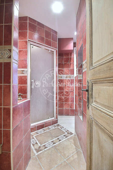 Salle de bain Studio meublé - 27m²  - Montmartre / Place des Abbesses - Paris