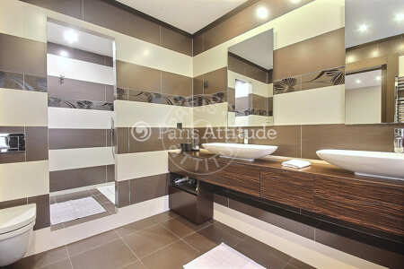 Bathroom Furnished apartment - 46m²  - 1 bedroom - Triangle d'Or - Paris