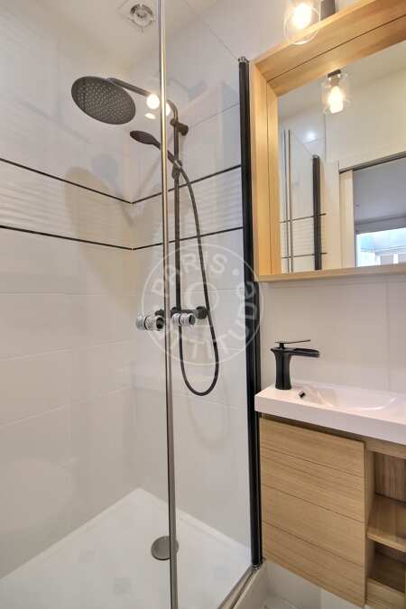 Casa de banho Quitinete mobilado - 16m²  - Oberkampf - Paris