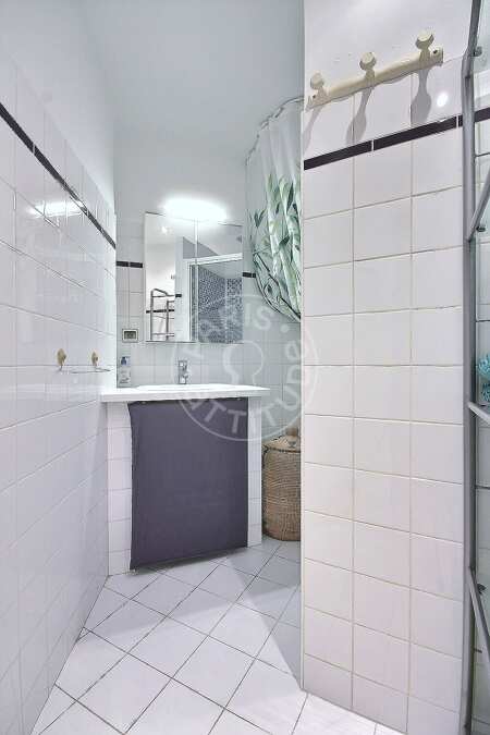 Salle de bain Appartement meublé - 45m²  - 1 chambre - Arc de Triomphe - Paris