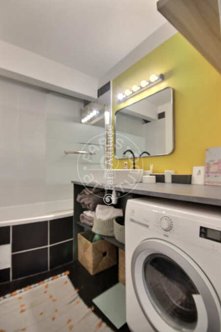 Bathroom Furnished apartment - 65m²  - 2 bedrooms - Montmartre / Place des Abbesses - Paris