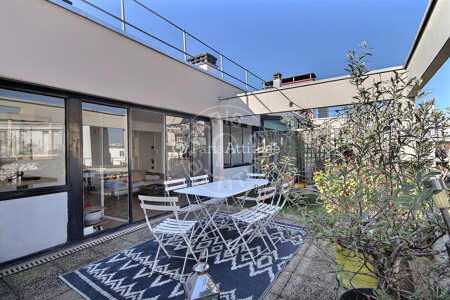 Terrace Furnished apartment - 65m²  - 2 bedrooms - Montmartre / Place des Abbesses - Paris
