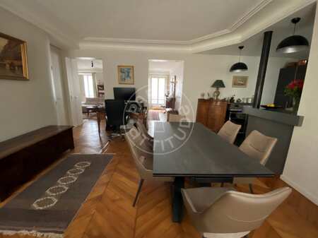 Dining room Furnished apartment - 135m²  - 2 bedrooms - Moulin Rouge / Pigalle - Paris