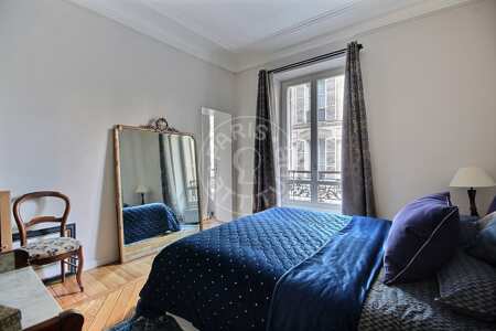 Bedroom Furnished apartment - 135m²  - 2 bedrooms - Moulin Rouge / Pigalle - Paris