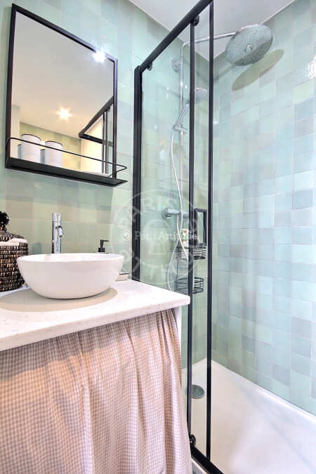 Salle de bain Appartement meublé - 33m² - 1 chambre - Marx Dormoy - Paris