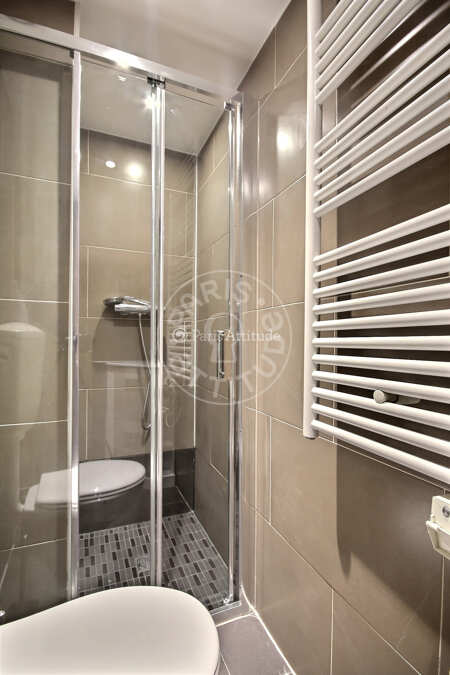 Salle de bain Studio meublé - 24m²  - Champs-Elysées - Paris