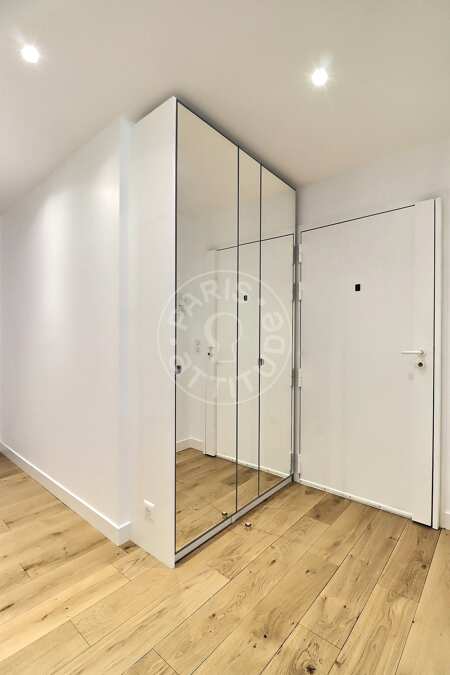 Entrance Furnished apartment - 85m²  - 2 bedrooms - Commerce - Paris