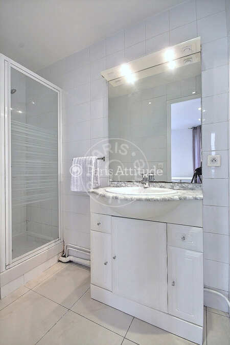 Bathroom Furnished apartment - 35m²  - 1 bedroom - Père Lachaise - Paris