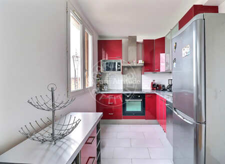Kitchen Furnished apartment - 59m²  - 2 bedrooms - Buttes-Chaumont - Paris