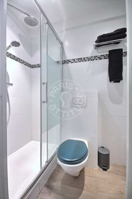 Salle de bain Studio meublé - 20m²  - Ecole Militaire / Unesco / Duroc - Paris