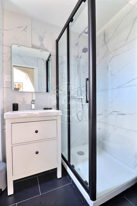Salle de bain Studio meublé - 24m²  - Jules Joffrin - Mairie du 18ème - Paris