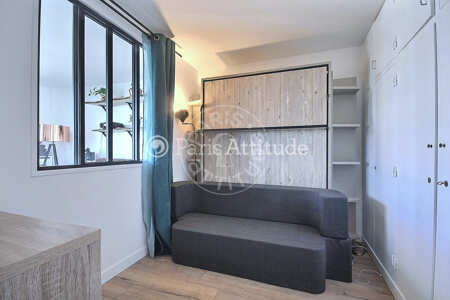 Bedroom Furnished apartment - 35m² - 1 bedroom - Gare de l'Est / Gare du Nord - Paris